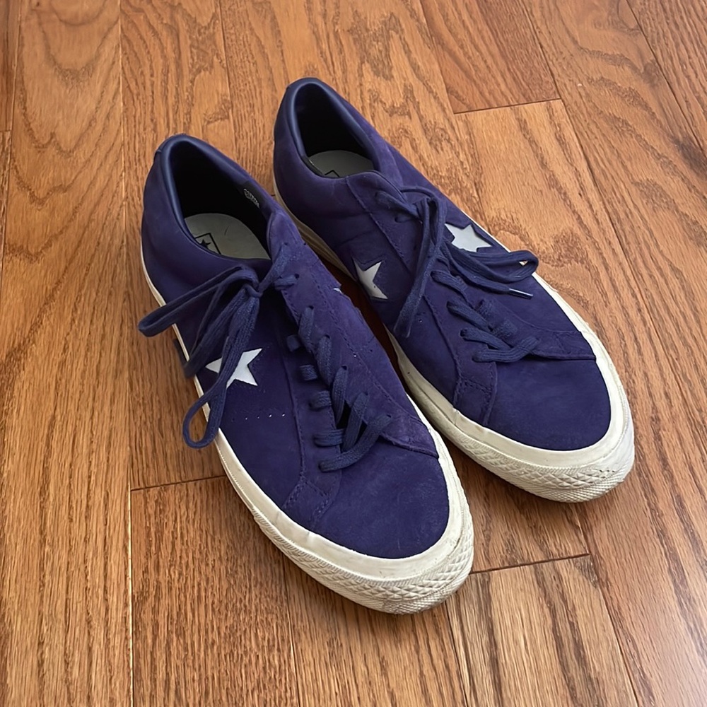 Converse retro sneakers!